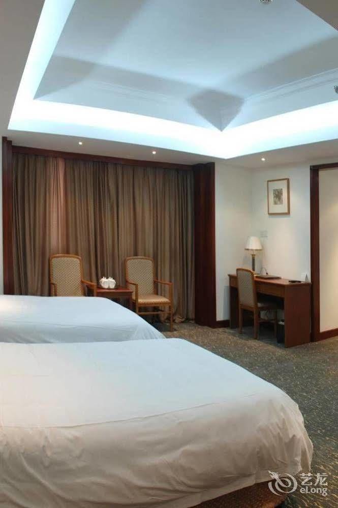 Byfond Hotel Шанхай Екстериор снимка