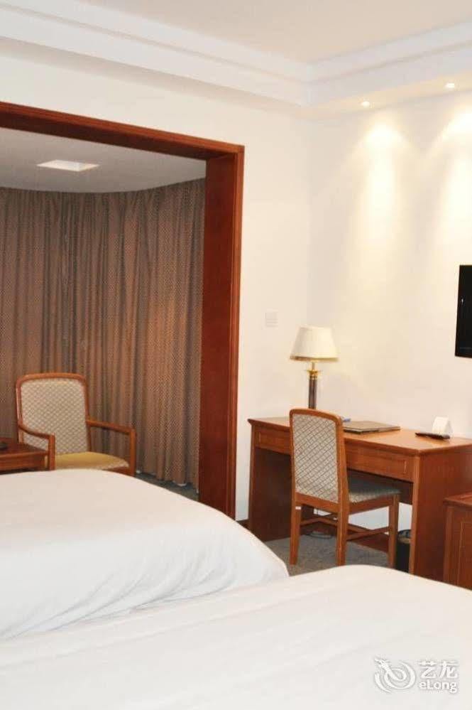 Byfond Hotel Шанхай Екстериор снимка